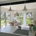 Villa Le Rosa: De Charme Entre Et Pinede *