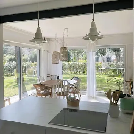 Villa Le Rosa: De Charme Entre Et Pinede *